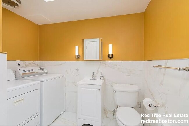 Building Photo - 46 Cerdan Ave