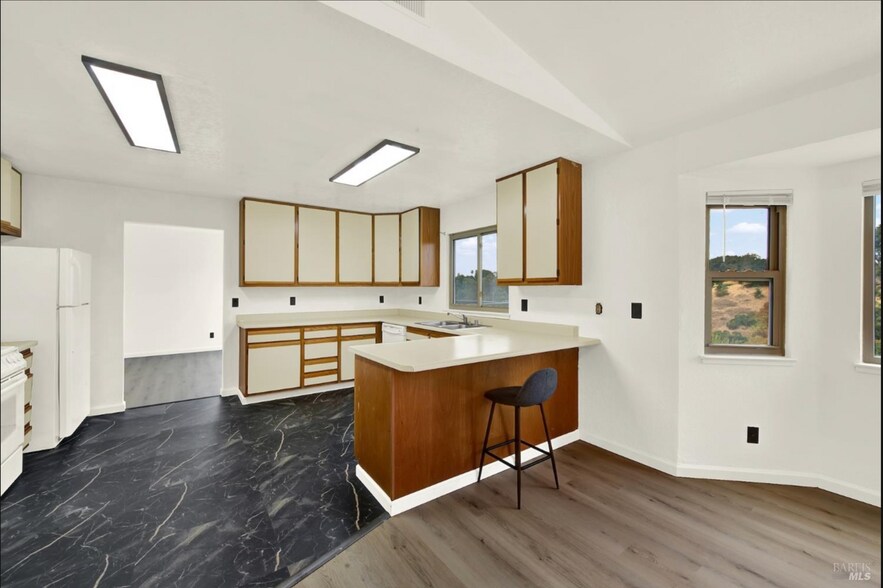 Building Photo - 143 Creekview Dr