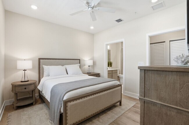 Building Photo - Fully Furnished 3 Bedroom, 3.5 Bath Townhome