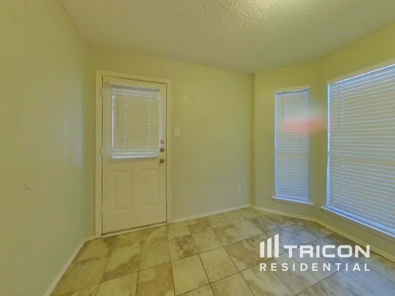 Building Photo - 2817 Laurel Hill Dr