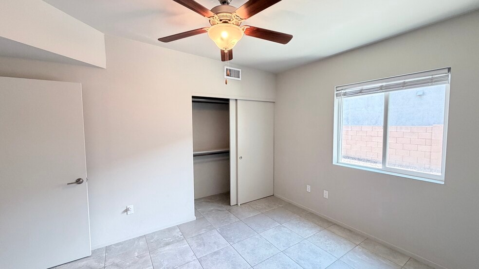 Building Photo - 3026 N Dasylirion Dr