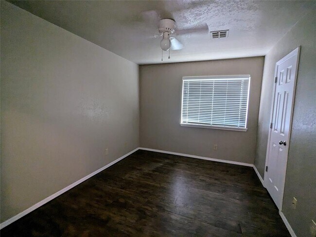 Building Photo - 1411 Concord Dr