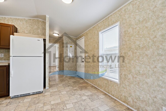 Building Photo - 5563 E Grove Ave
