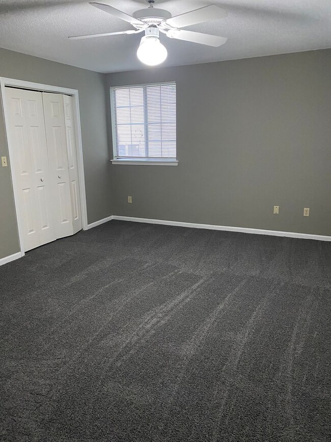 Building Photo - Beautiful & Spacious House in Green Meadow...