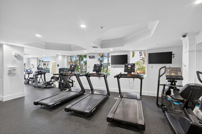 Building Photo - 1801 N Flagler Dr