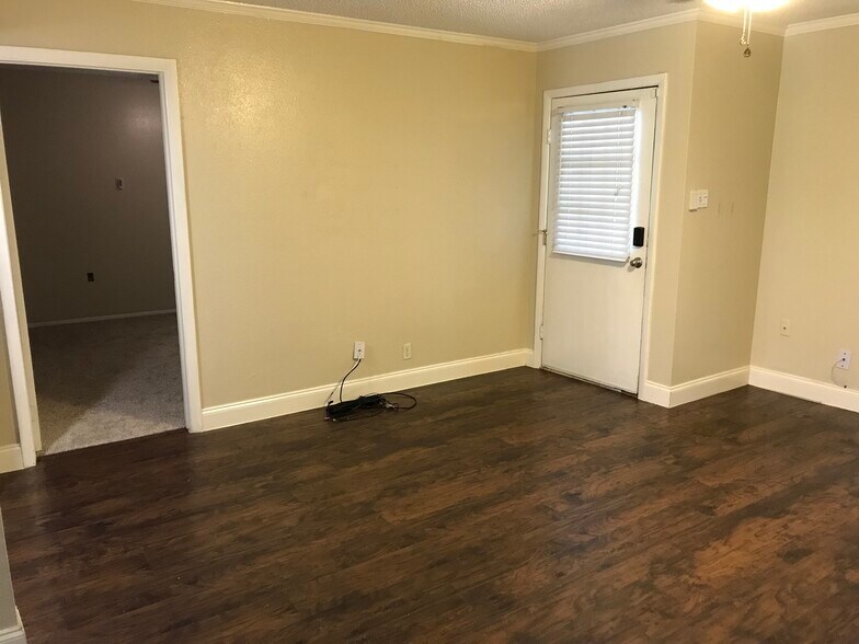 Building Photo - 706 Garden Walk Dr