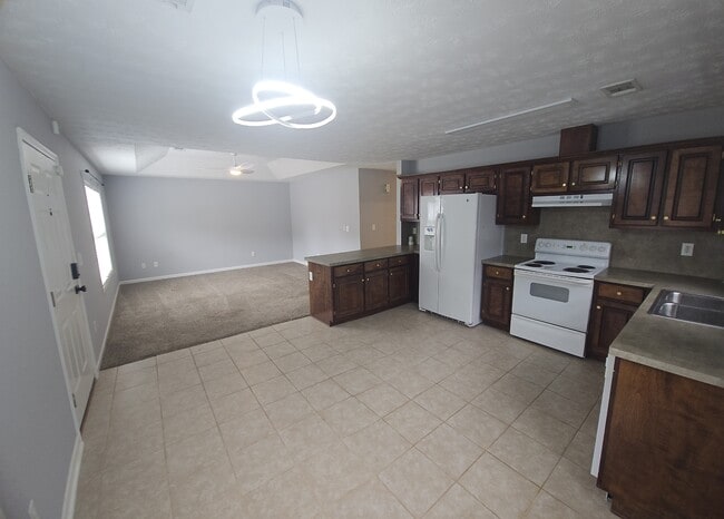 Building Photo - 817 Pine Hill Ct
