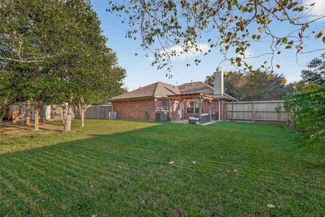 Building Photo - 205 Colony Lake Ln