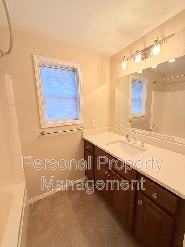 Building Photo - 11608 NE 2nd Ave