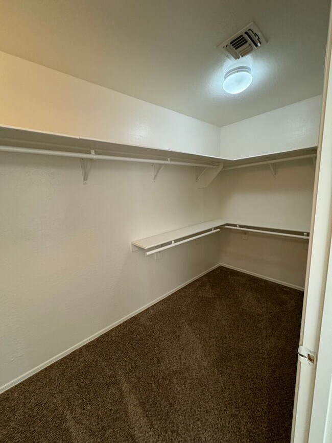 Building Photo - 6412 S 71st Dr