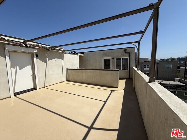 Building Photo - 2 Catamaran St