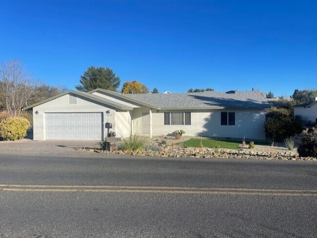 Primary Photo - 3 Bed 2 Bath Available Now!! This is a Mon...