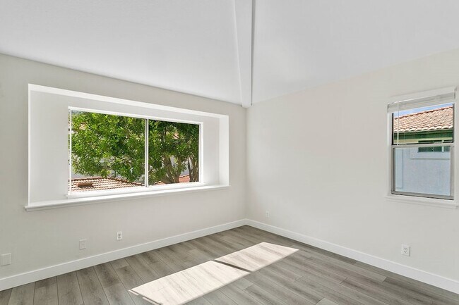 Building Photo - 30902 Club House Dr