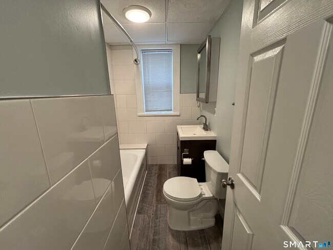 Building Photo - 213 Golden Hill St