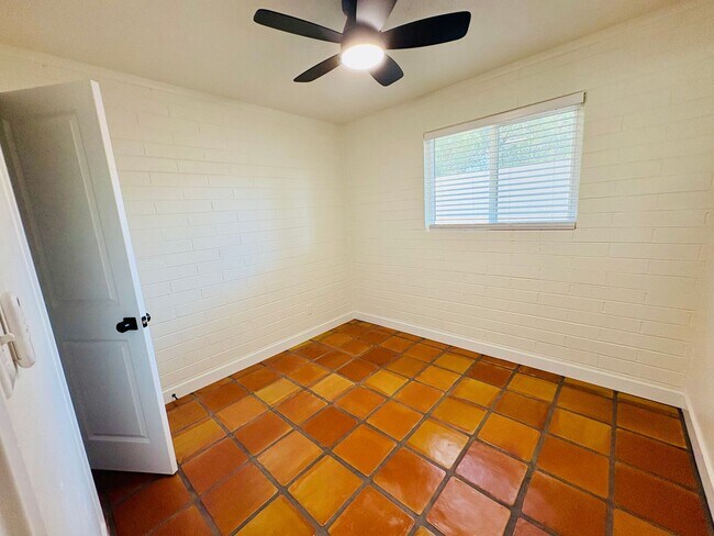 Building Photo - 817 S Melody Ln