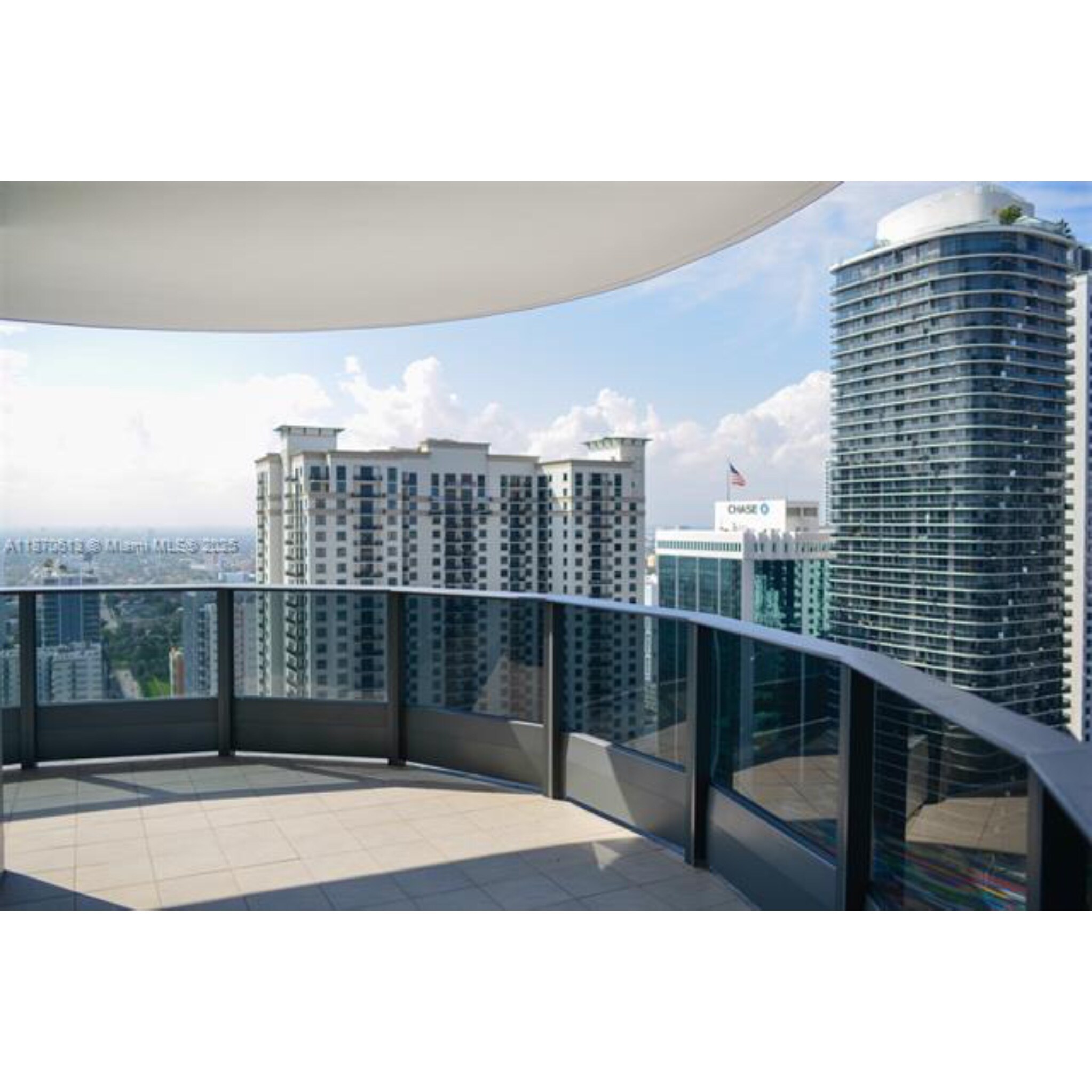 Building Photo - 1000 Brickell Plz