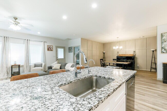 Building Photo - Spacious 4 Bed, 2 Bath Home in Abbey Glen w/ Liberty High School Feeder Pattern!