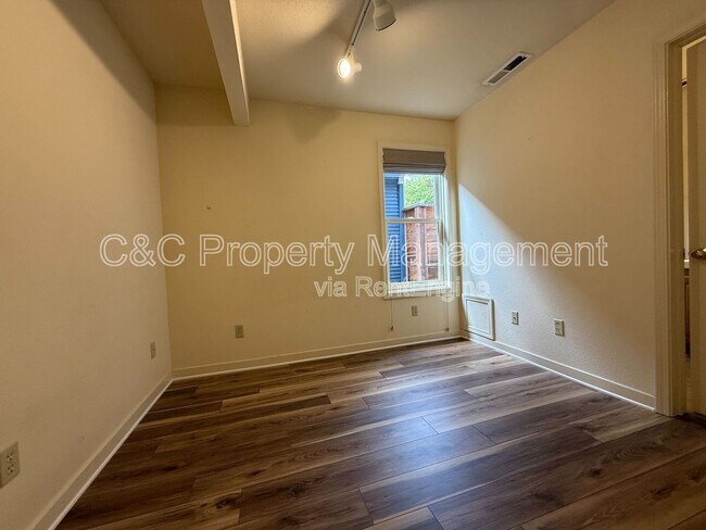 Building Photo - 138 17th St