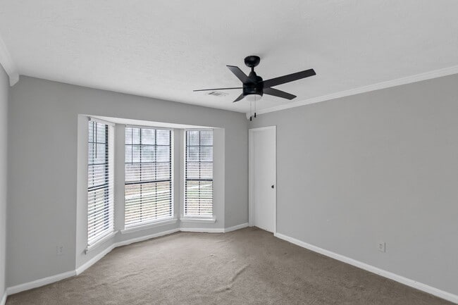Building Photo - 321 Summerwood Ln