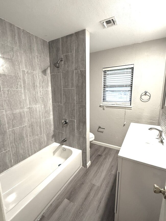 Building Photo - Updated 3 bedroom Near SWOSU $1.200/month