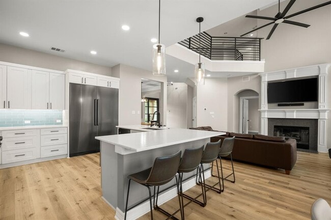 Building Photo - 601 Scenic Path