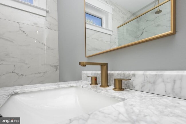 Building Photo - 5692 King Stuart Dr