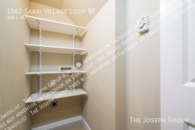 Building Photo - 1862 Sakai Village Loop
