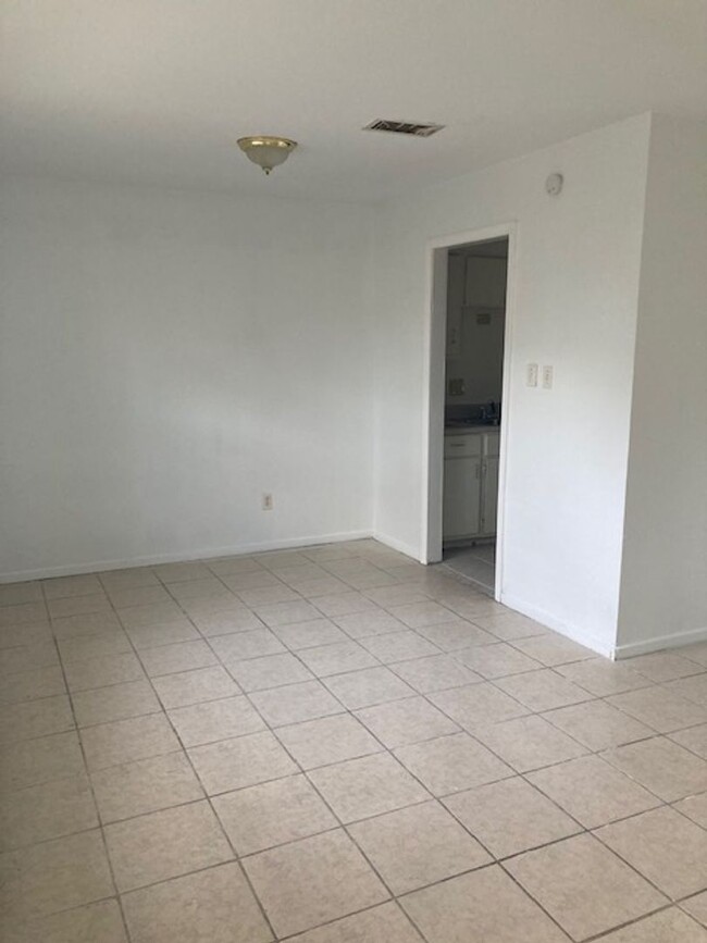 Building Photo - Orange Grove 3 Bedroom