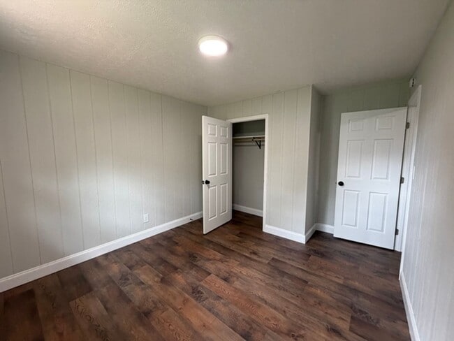 Building Photo - 2860-2864 Blue Ridge Dr