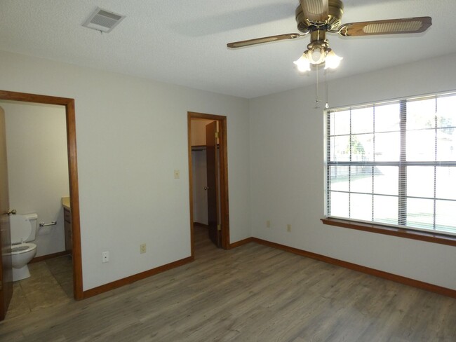 Building Photo - Charming Ranch-Style Home - Pace
