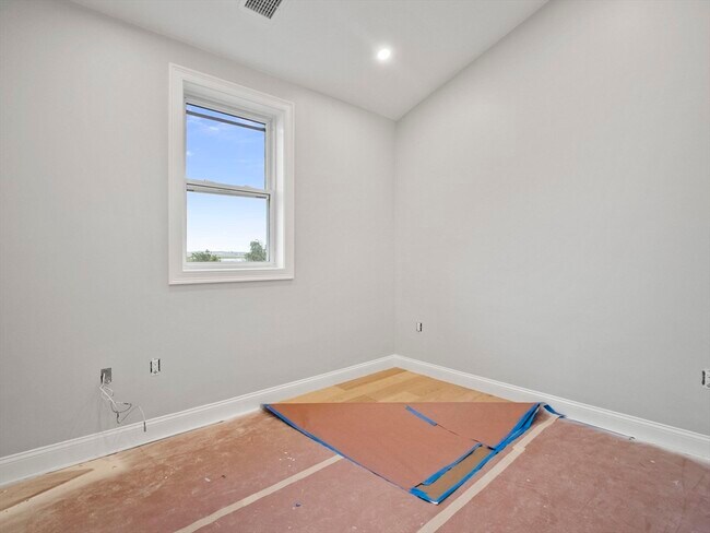 Building Photo - 206 Byron St