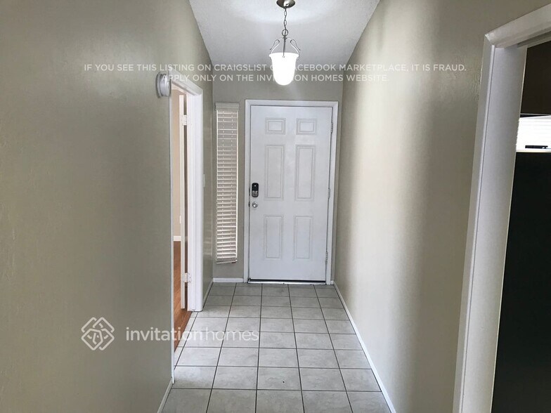 Building Photo - 9617 N 52nd Dr