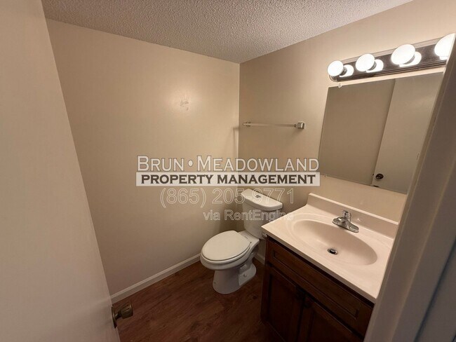 Building Photo - 1811 Meadowland Ln