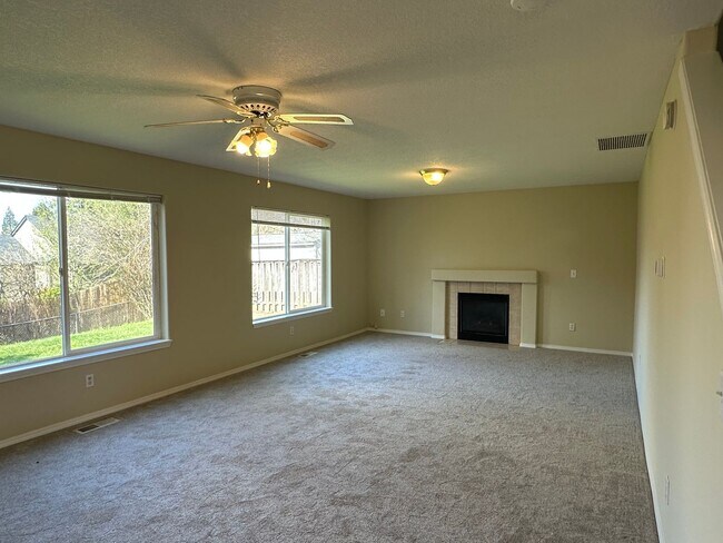 Building Photo - Spacious 3 Bedroom + 1 Bonus Room, 2 Bath House!