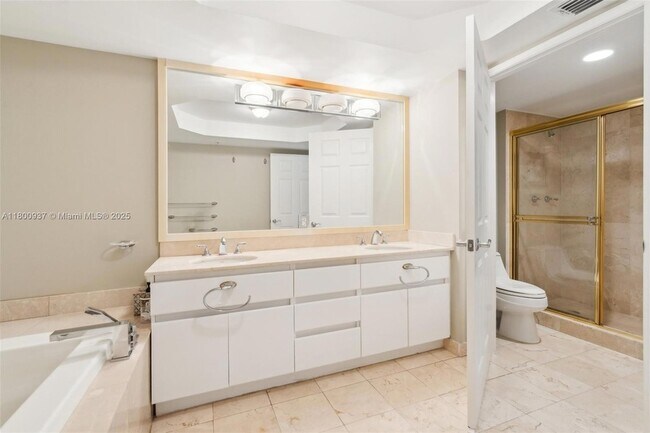 Building Photo - 16711 Collins Ave