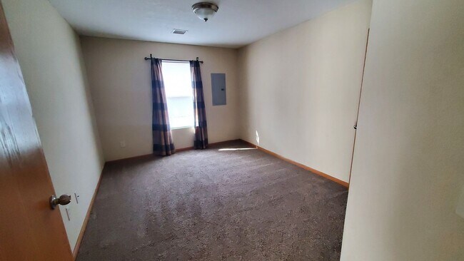 Building Photo - 1622 Clover Dr