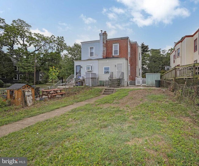 Building Photo - 1003 Magill Ave