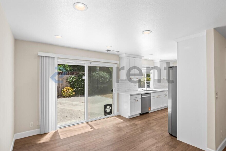 Building Photo - Unit