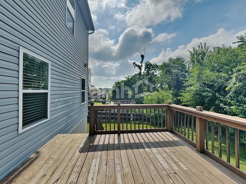 Building Photo - 735 Norbie Dr