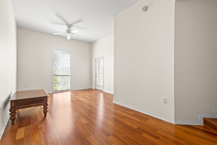 Building Photo - 402 S Armenia Ave