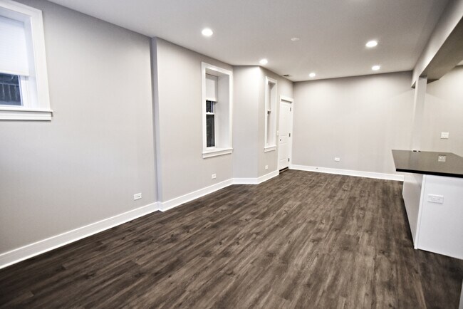 Building Photo - 3212 N Halsted St
