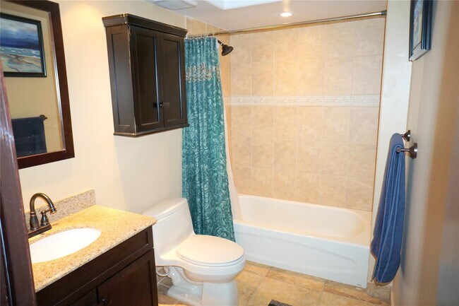 Building Photo - 525 N Ocean Blvd