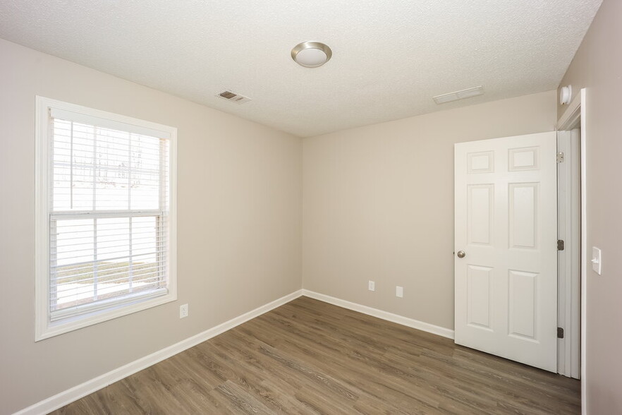 Building Photo - 130 Hidden Brook Trail