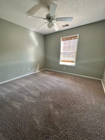 Building Photo - 13 Grandiflora Ln