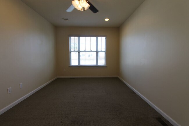 Building Photo - 316 Ross Ct