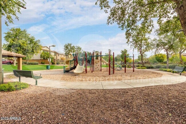 Building Photo - 2213 W Marconi Ave