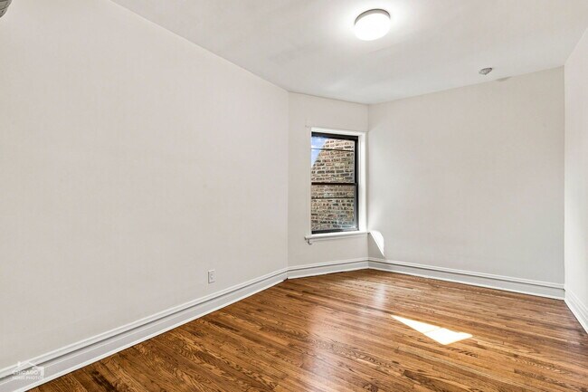 Building Photo - 5402 S Woodlawn Ave