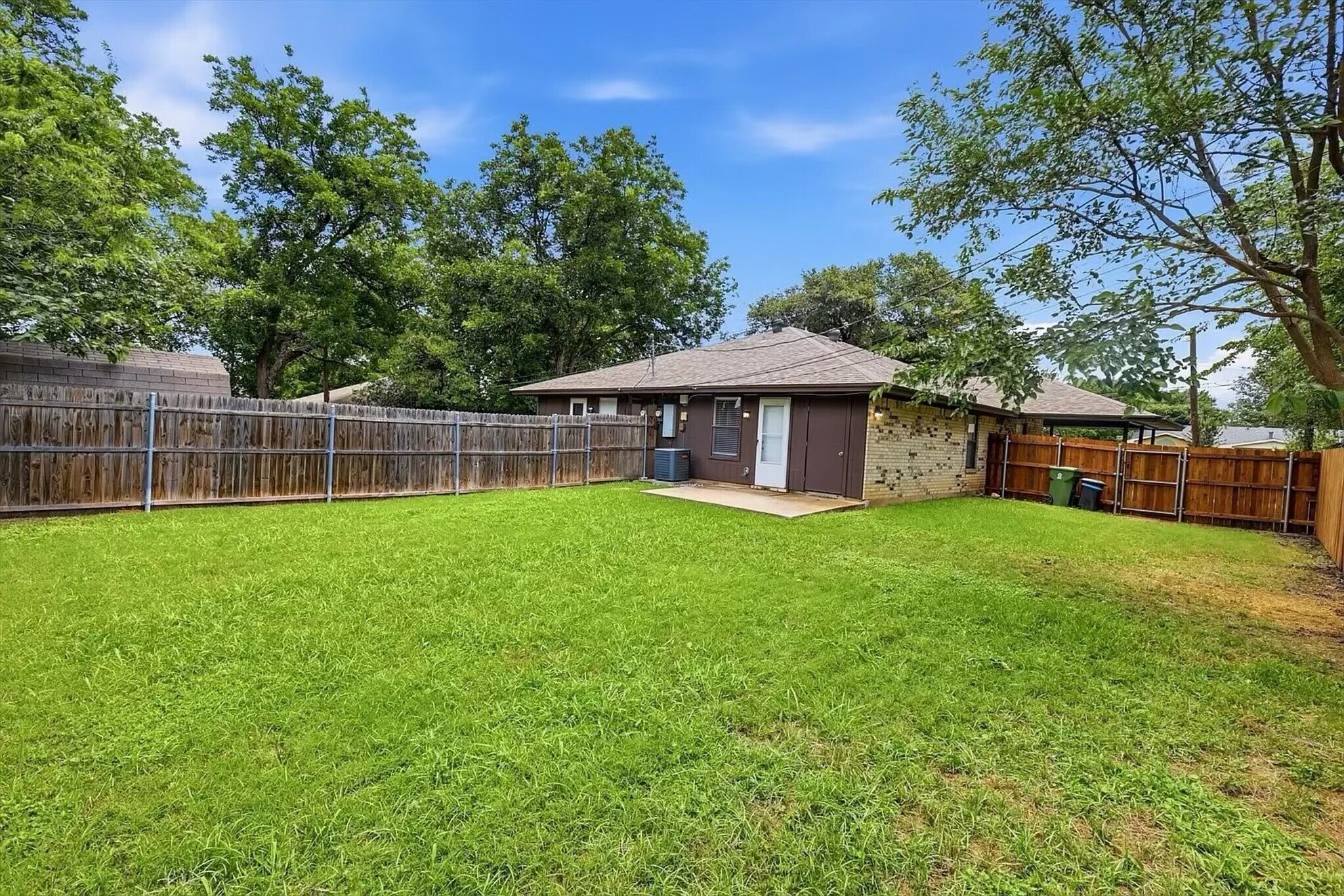 Building Photo - 7629 Evergreen Rd