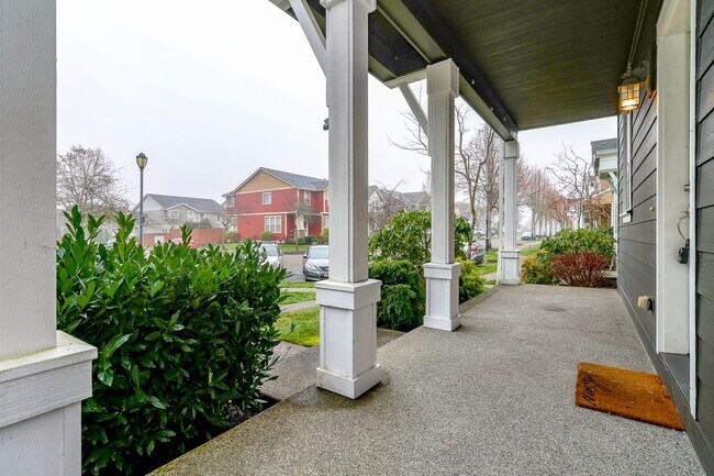 Building Photo - Beautiful Lacey Home with new paint and carpet in Popular Edgewater Community