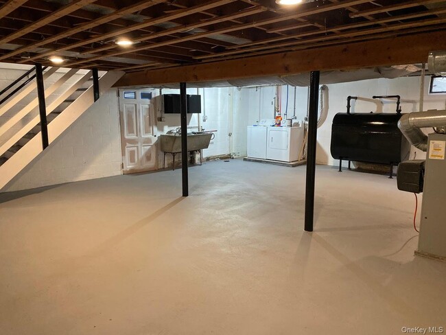 Building Photo - 1 Hennessey Ln